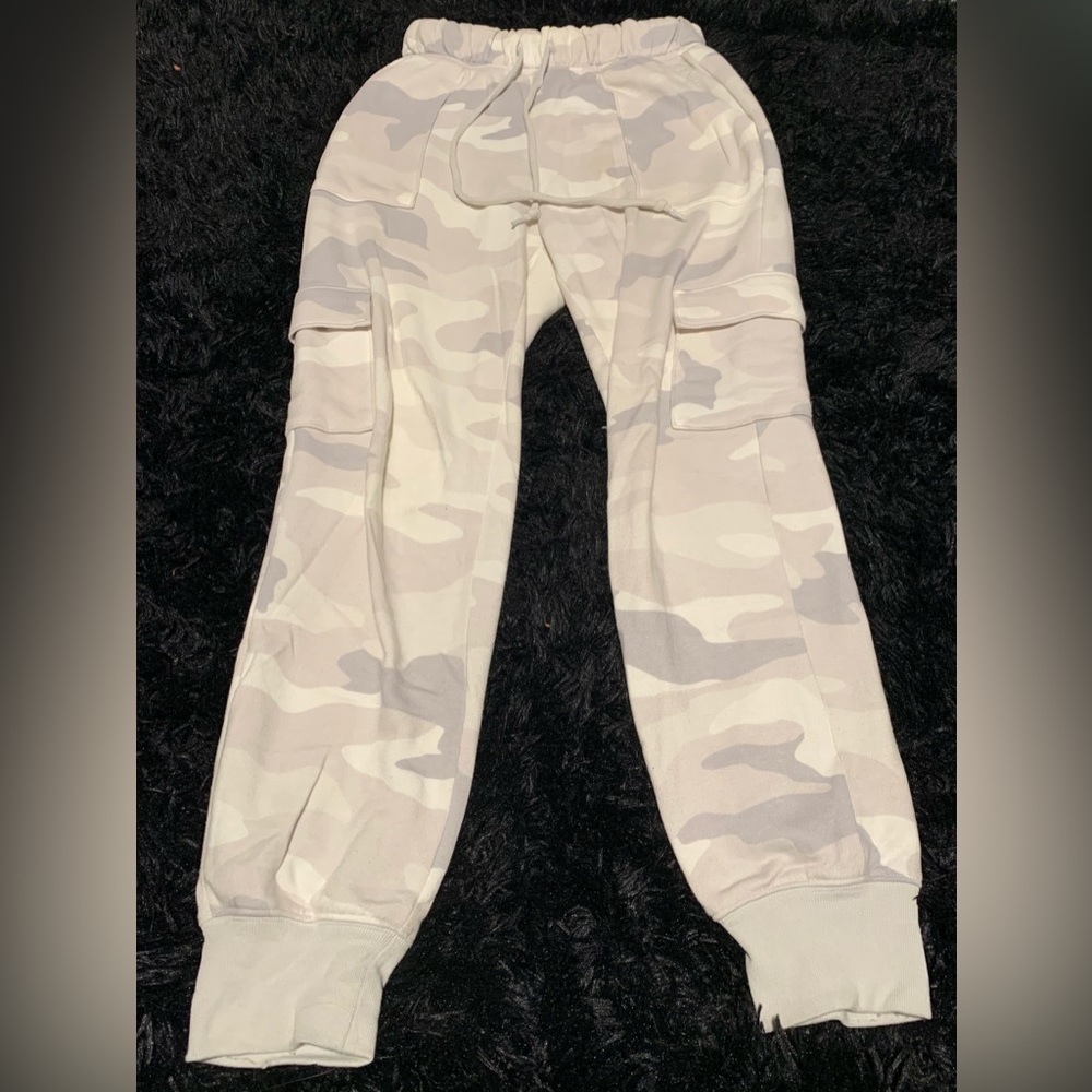 PINK Victoria’s Secret camo styled sweatpants/joggers size extra small.